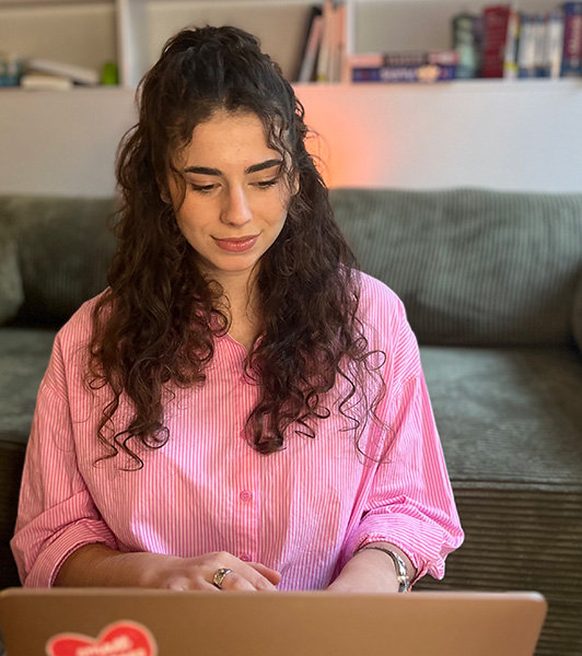 Rouge Cosette - Je t'aide à te préparer au DELF B2